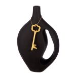 Βάζο με Λαβή 'Schlussel' Μοτίβο Κλειδί Αλουμίνιο Μαύρο 8x20x30cm